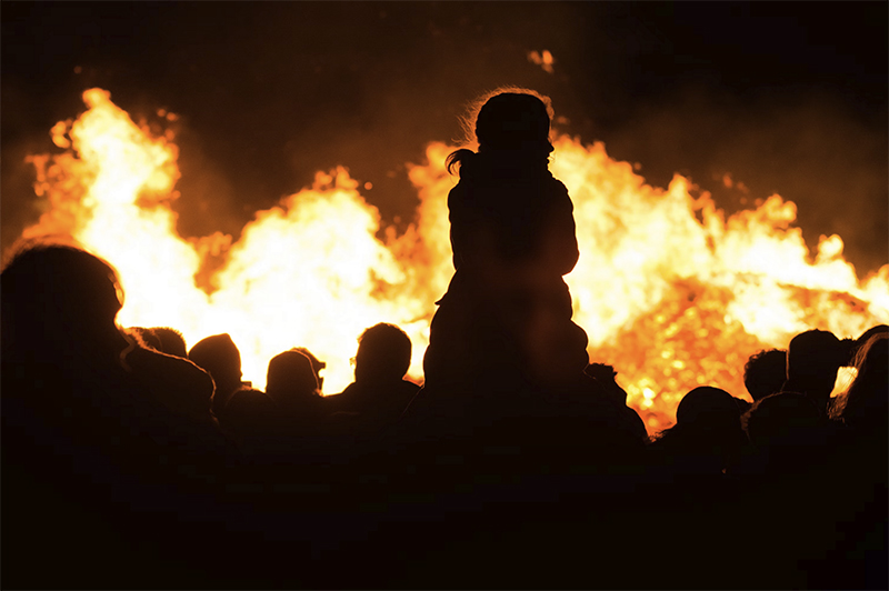 Le feu de la Saint Jean Baptiste | Frédérique Hansberger